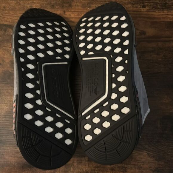 Adidas NMD_R1 Spectoo
Shoes Size 10 in Gray / Like New - Picture 9 of 9